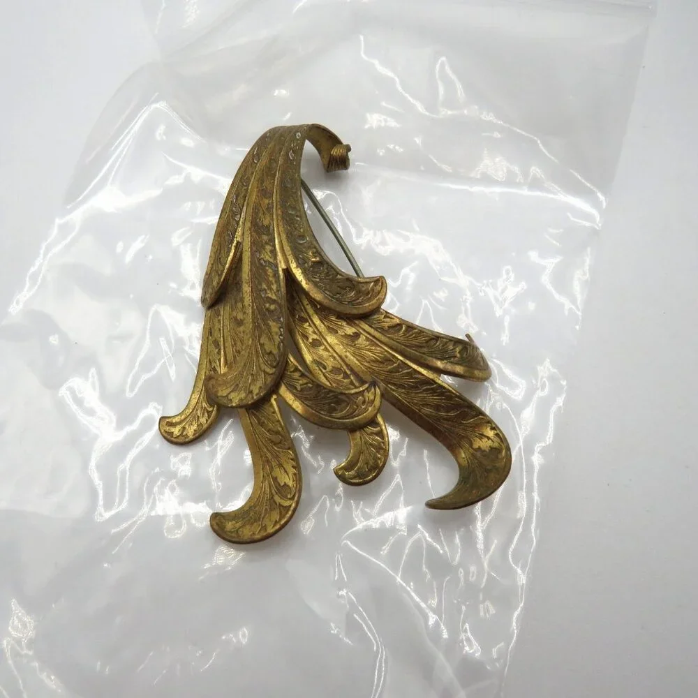 Vintage Gold Tone Engraved Acanthus Scroll 3